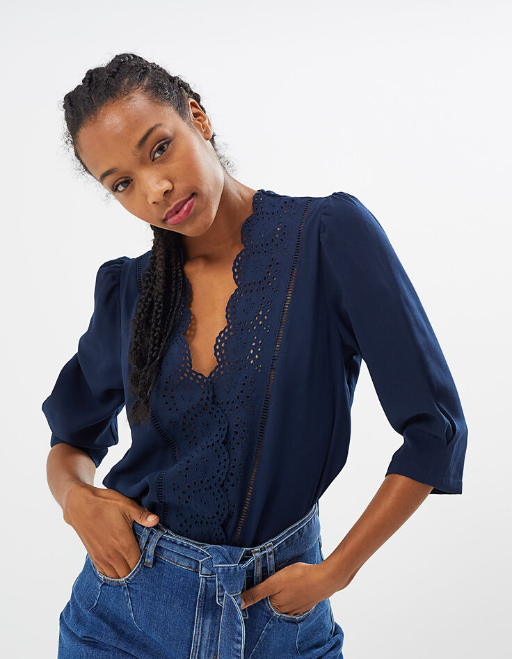 Top bleu marine à encolure V en broderie anglaise I.Code-1