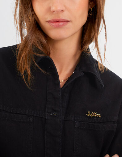 Schwarze Jeansjacke mit goldfarbenem Pin I.Code - I.CODE