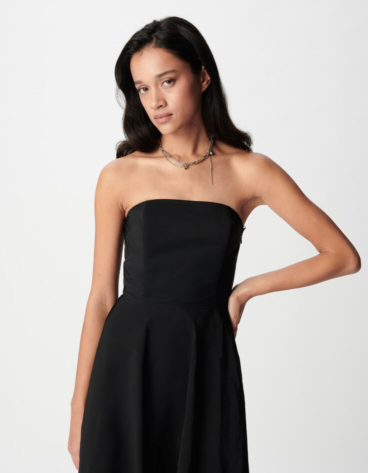 Mujer vestido negro de tafet&aacute;n sin tirantes-3