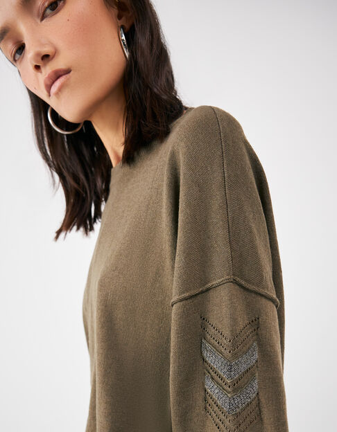 Women’s khaki boat neck sweater with stitch/chain chevron