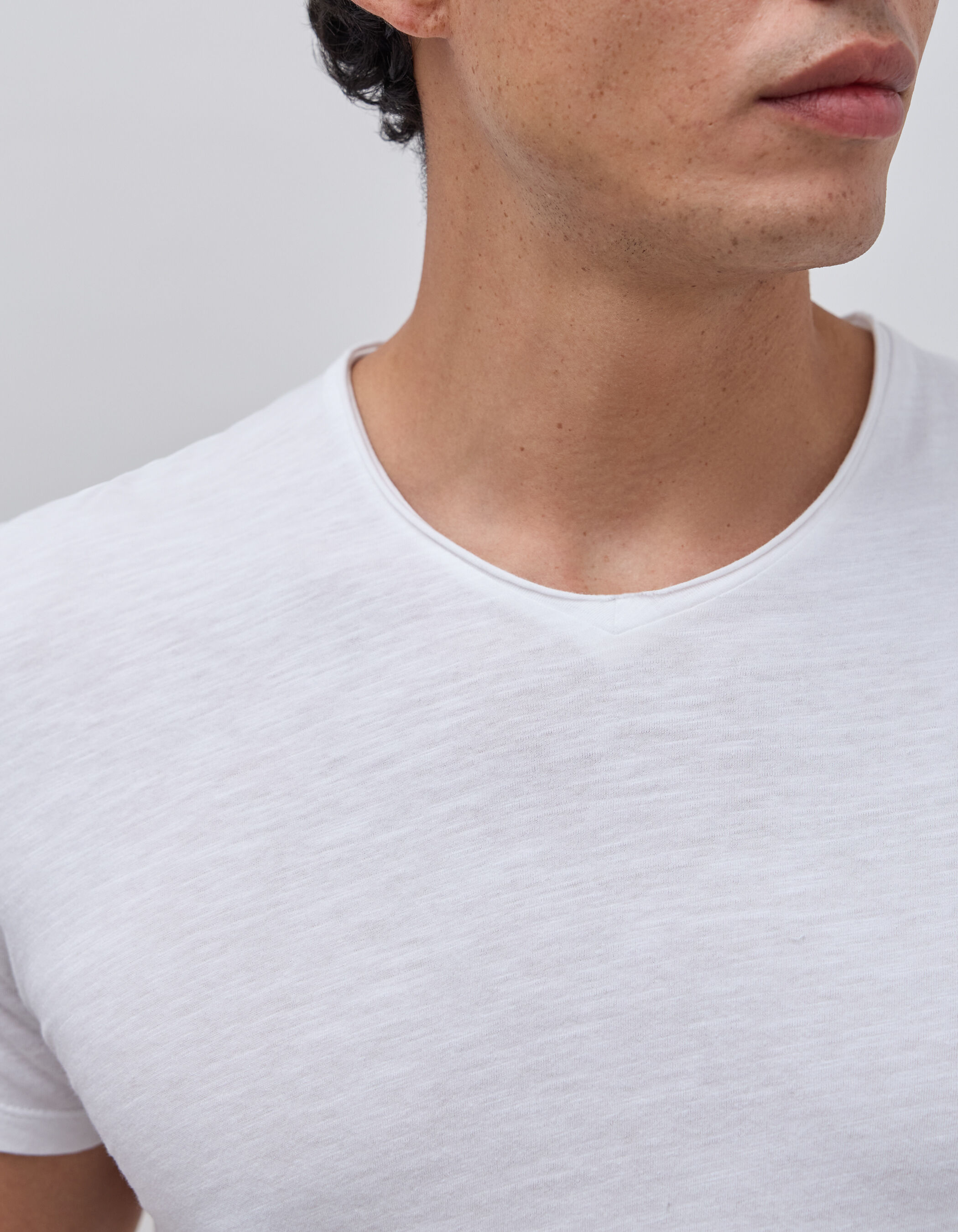 T shirt col v sales blanc homme