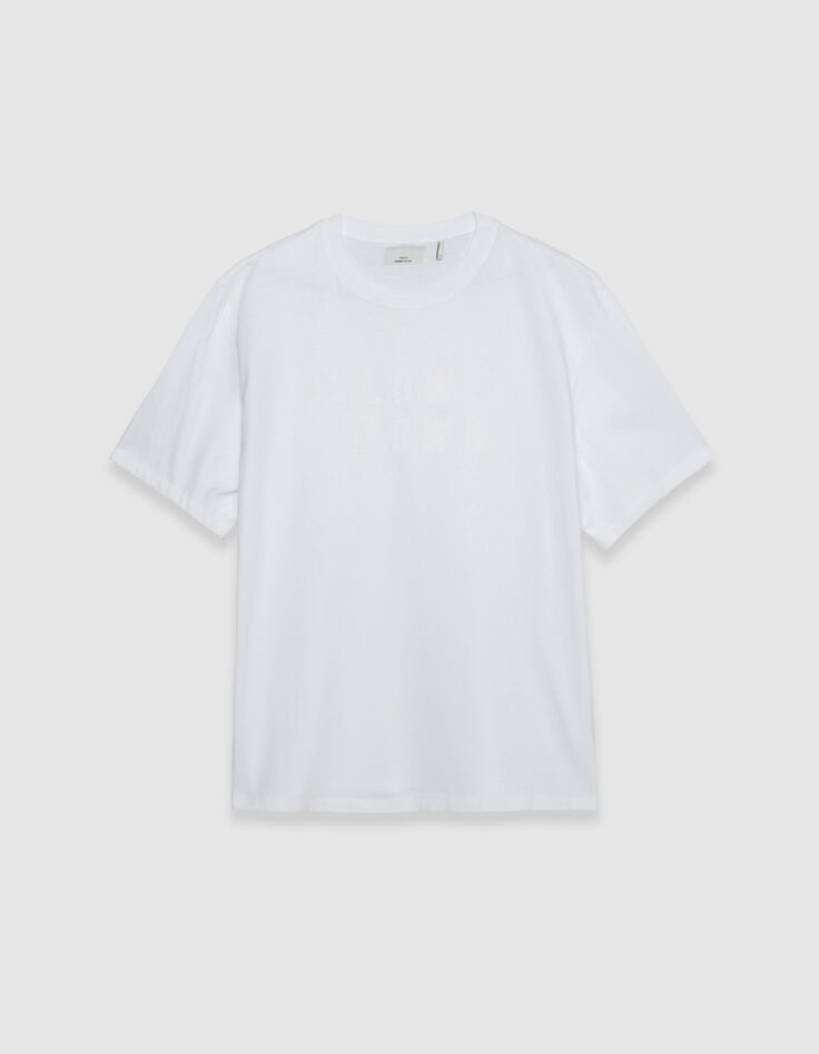 Herren T-Shirt aus wei&szlig;em Samt mit GEFLOCKTER Botschaft-6