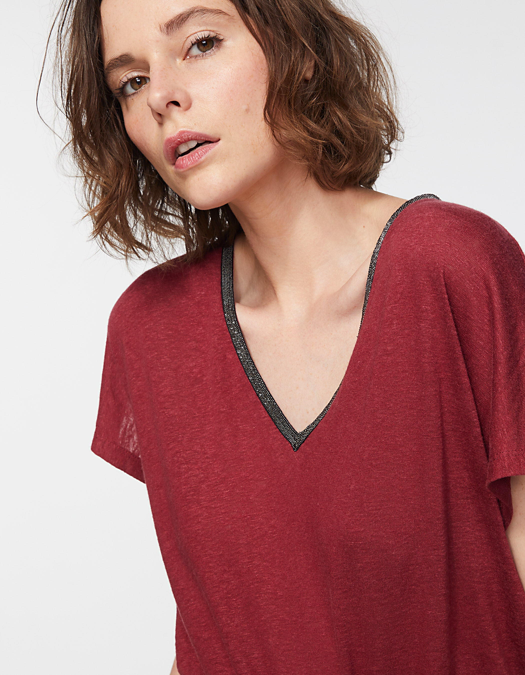 Women s garnet red beaded neckline linen T shirt IKKS