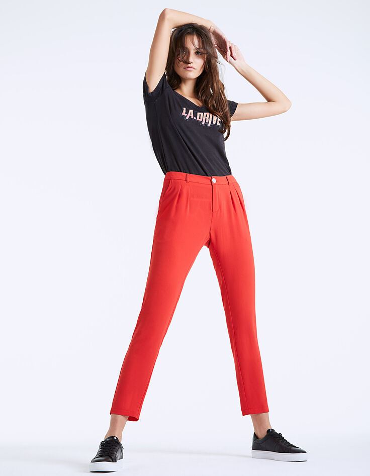 Women’s loose red crêpe 7/8 trousers-2
