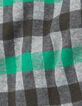 Camisa gris de bebé niño con estampado de cuadros verdes-8