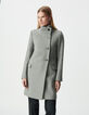 Abrigo gris botonadura asim&eacute;trica mujer-4