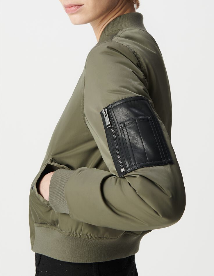 Kurzer khakifarbener Damen-Bomber mit zweiteiliger Rei&szlig;verschlusstasche-5