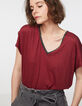 Camiseta de lino granate cuello con perlas joya para mujer-2