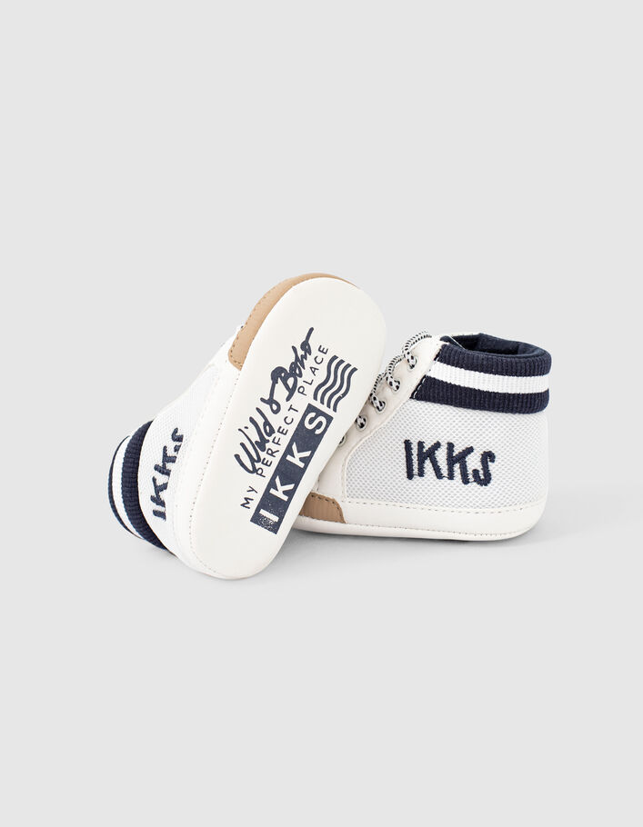 Cremeweiße Sneakers aus Mesh mit Streifen für Babyjungen - IKKS