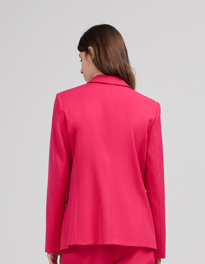 Comment porter un pantalon de costume fuchsia avec une veste rose