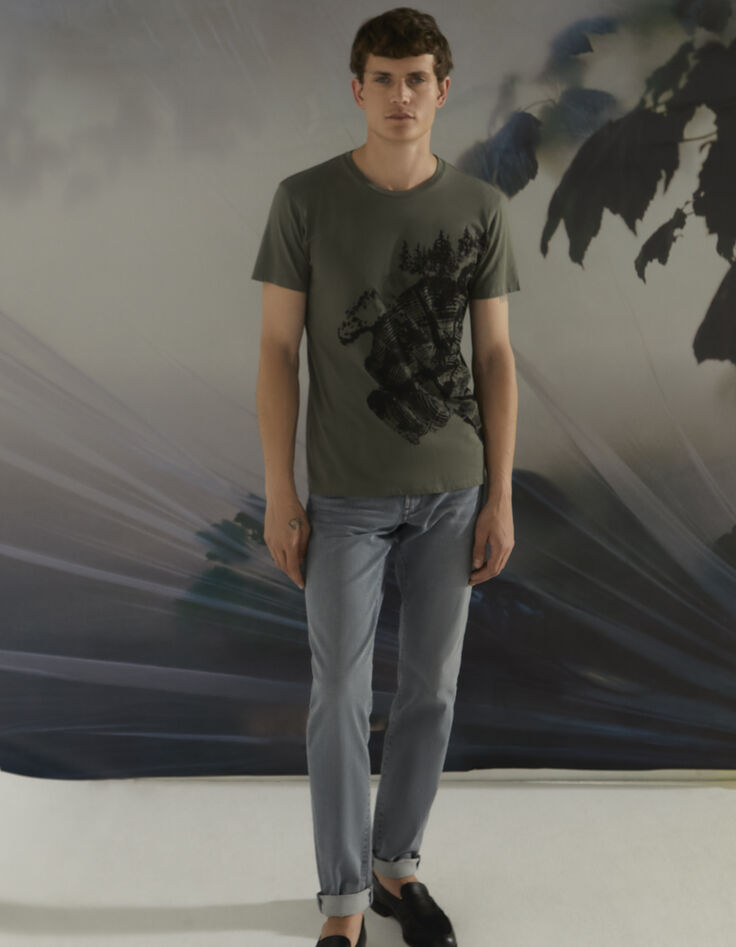 Men&rsquo;s sage T-shirt with tree image-6