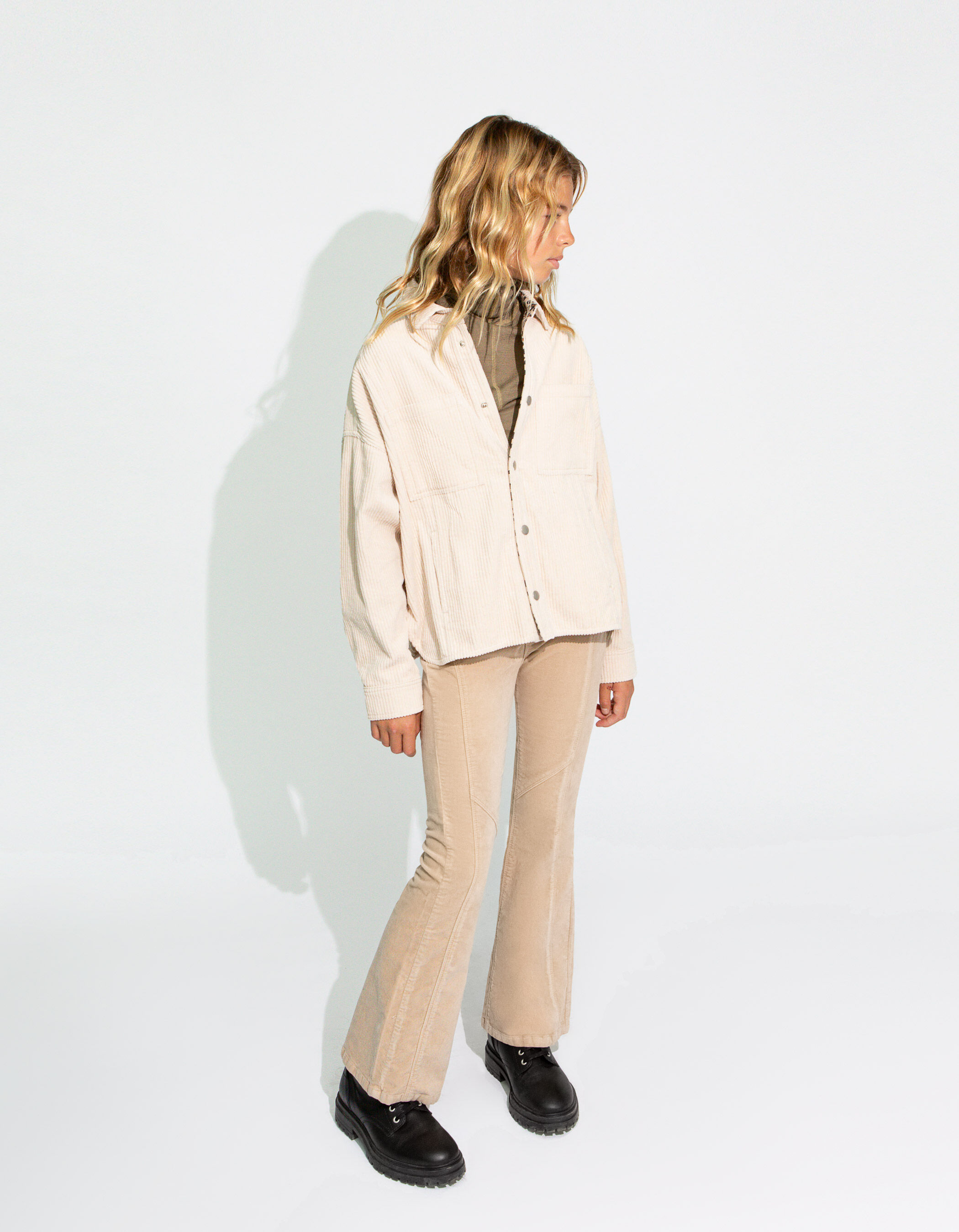 Pantalon FLARE beige taille basse en velours fille