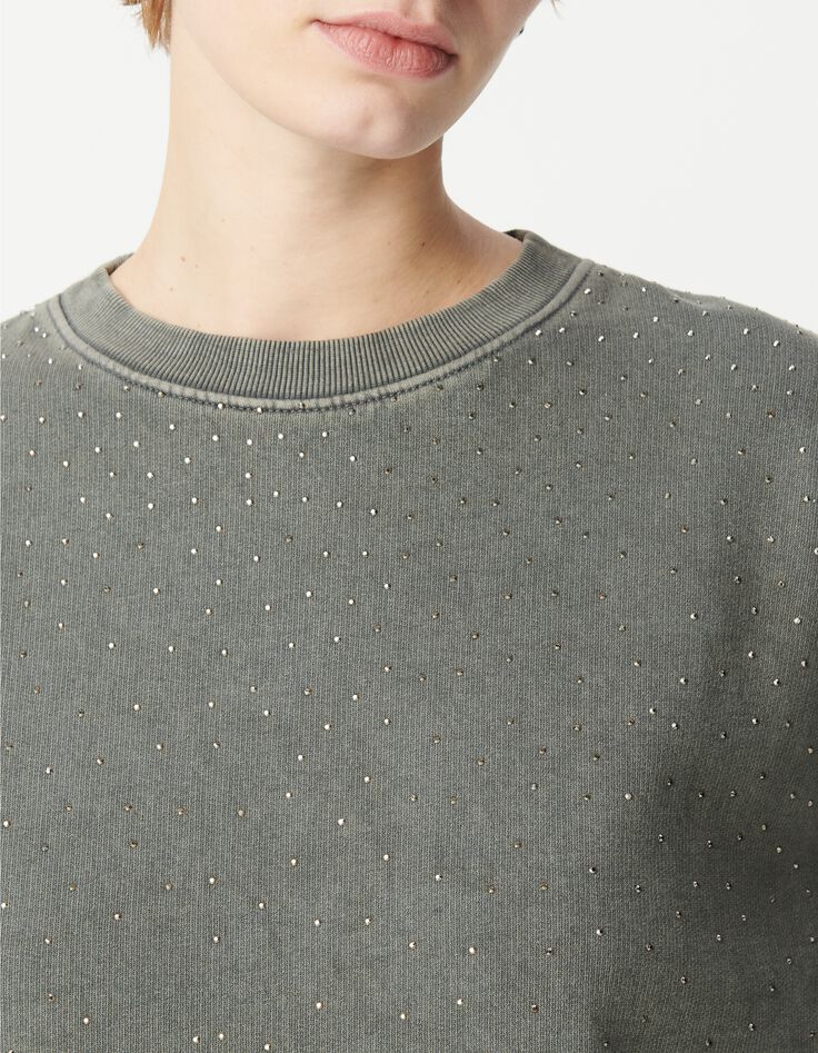 Sudadera suelta de mujer con capucha de forro polar gris y adorno de tachuelas-4