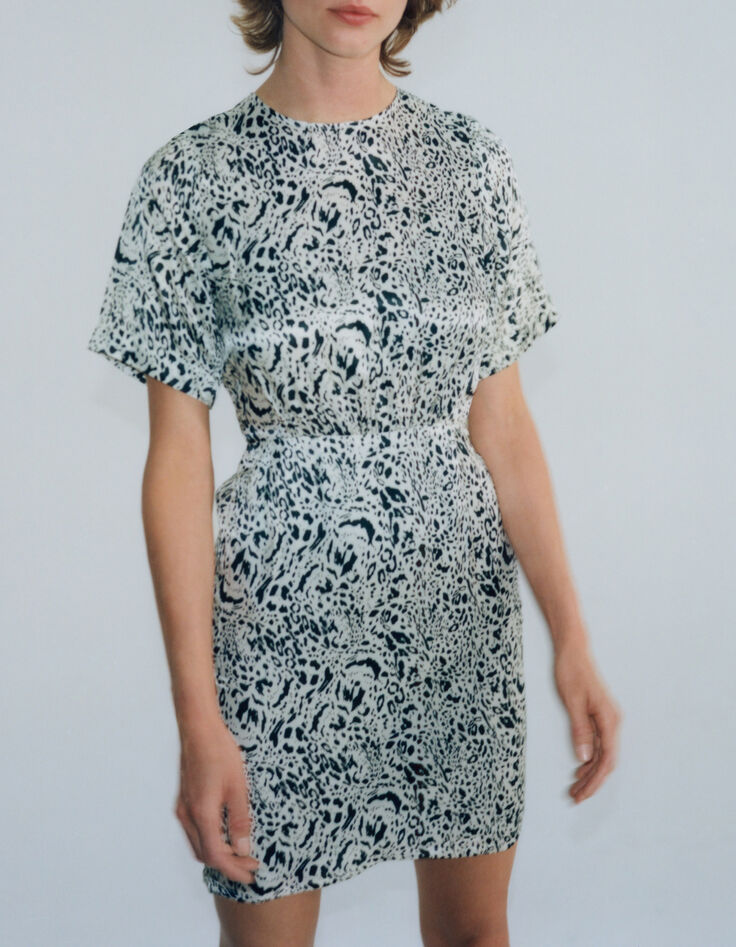 Cremeweißes Damenkleid mit Animal-Print-1