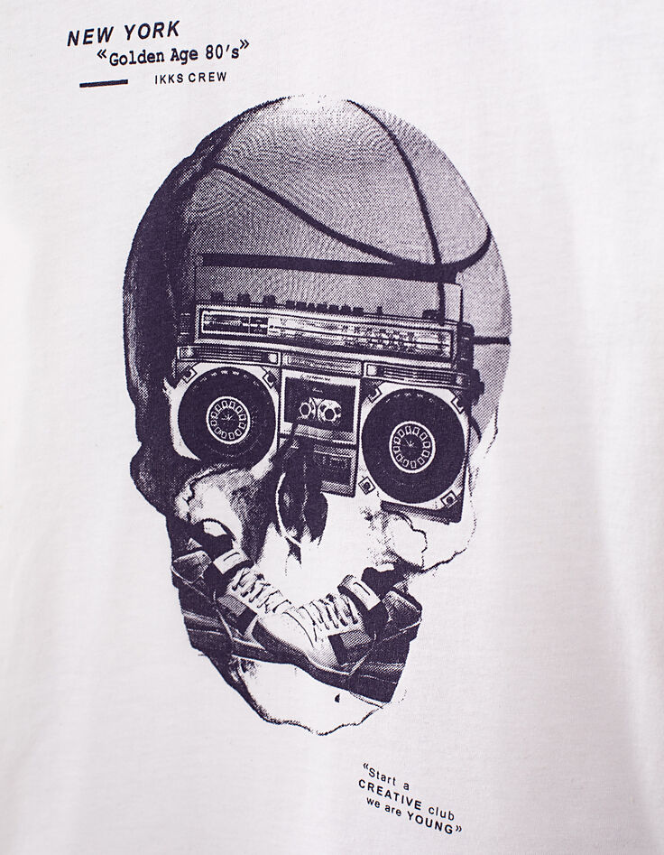 Weißes Jungen-T-Shirt mit Totenkopf, Radio und Sneakers-4 Weißes Jungen-T-Shirt mit Totenkopf, Radio und Sneakers-4