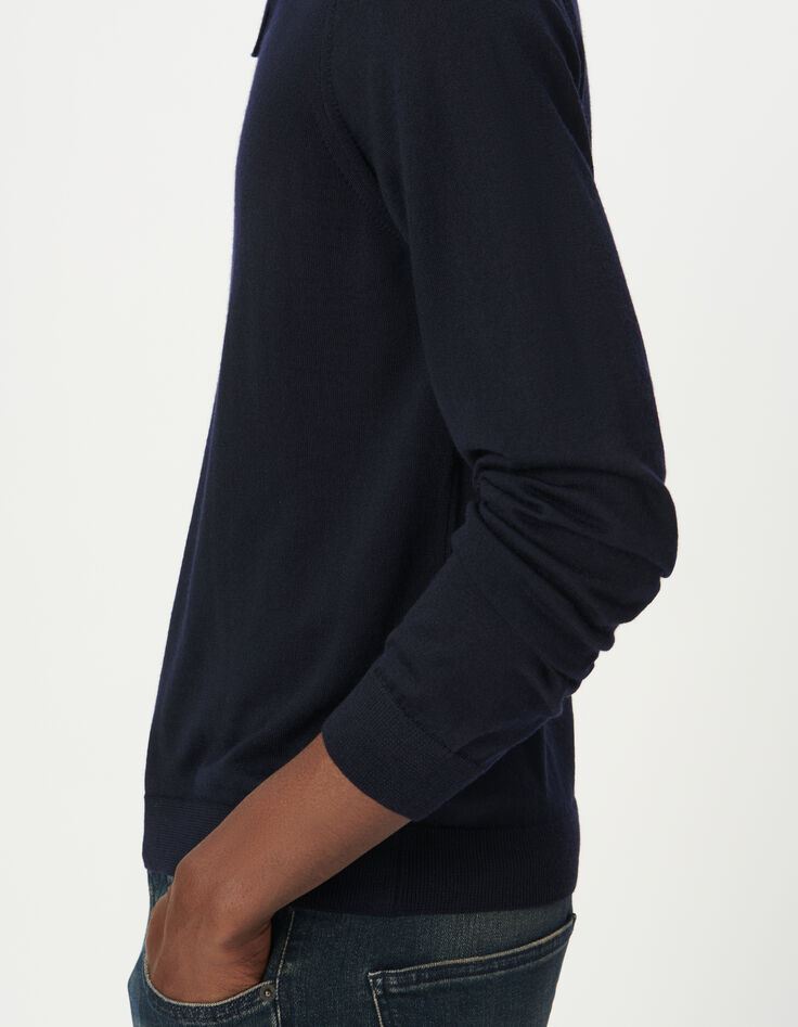 Pull en laine marine tricot fin col V Homme-4