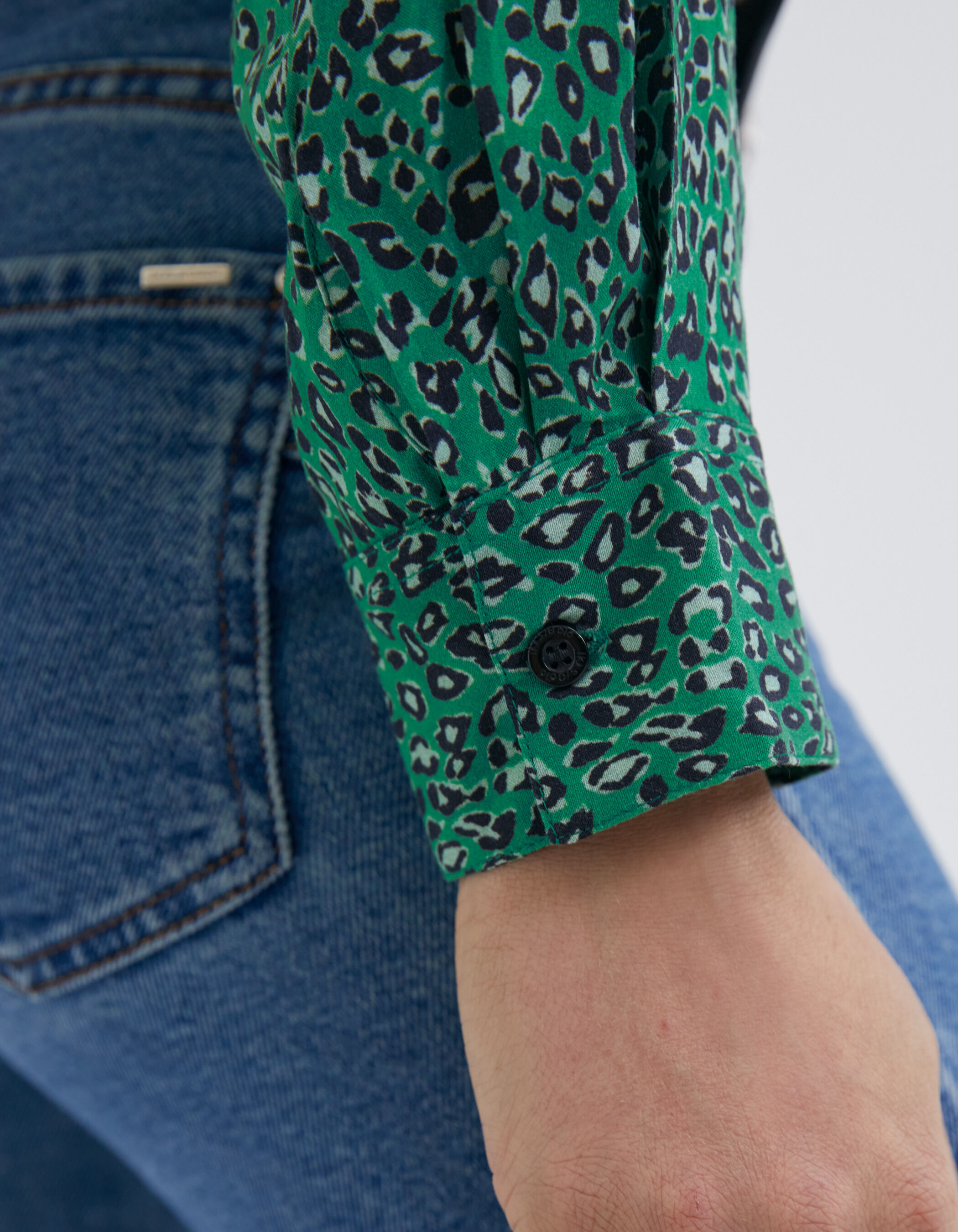 Camisa verde leopardo mujer