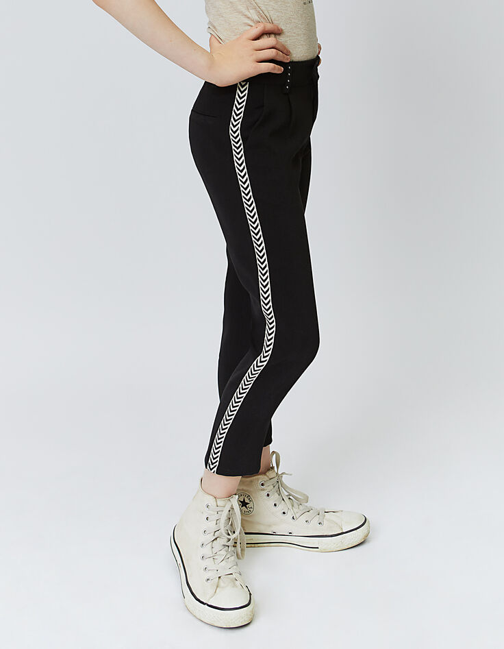 Pantalón negro con cordón lateral bordado niña-2