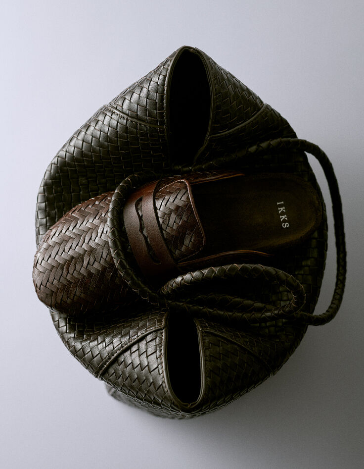 Women's brown woven leather clogs-7