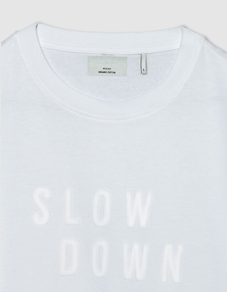 Herren T-Shirt aus wei&szlig;em Samt mit GEFLOCKTER Botschaft-5