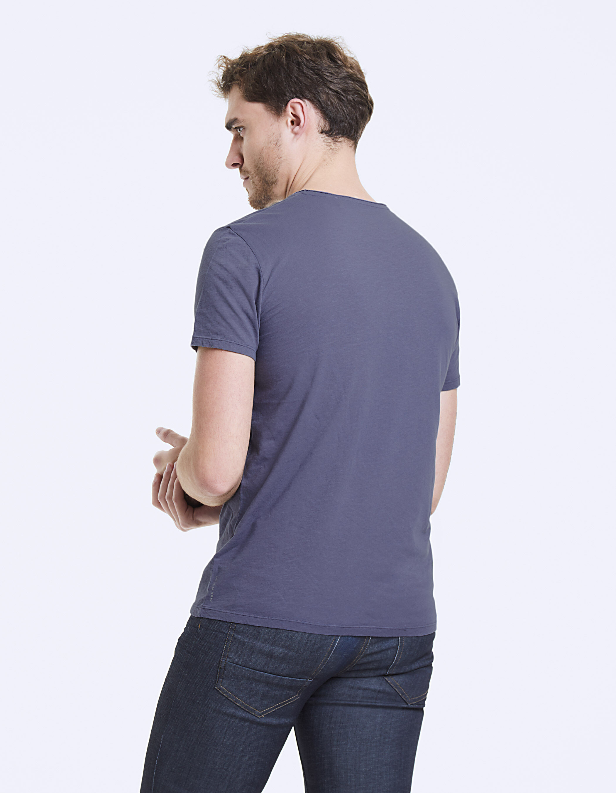 Men s shadow Essential V neck T shirt IKKS