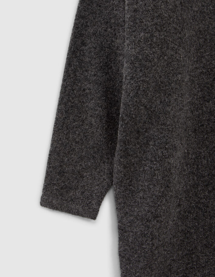 Graues Mädchenstrickkleid mit Fischgrätenstickerei-5