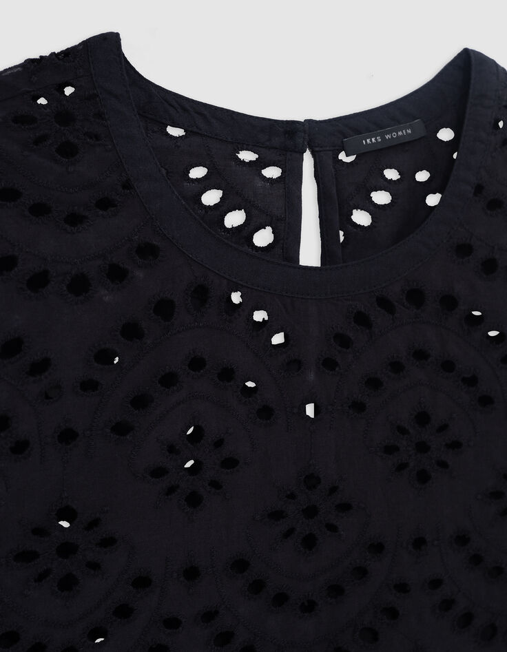 Blusa negra de mujer con broderie anglaise-2