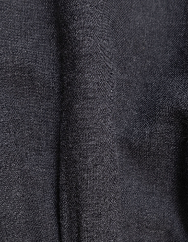 Graue Mädchenbluse mit weitem Kragen Stick-7