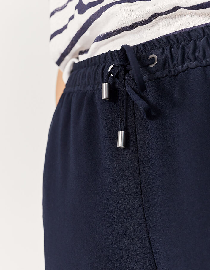 Pantalón recto crepé marino raya negra mujer-4