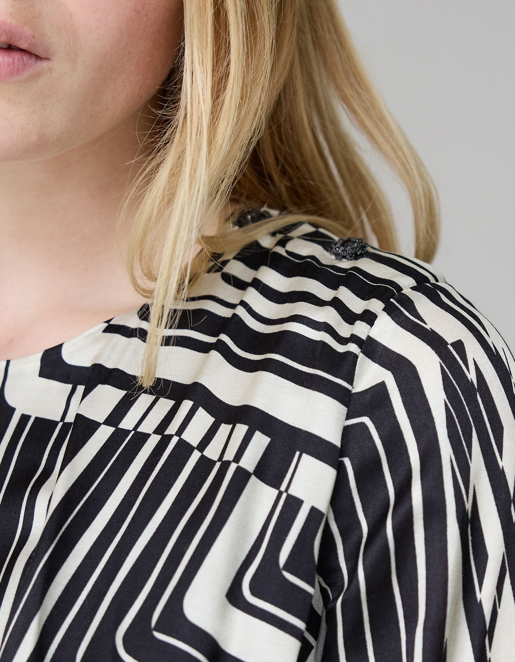 Pure Edition-Women's Art Deco graphic draped black dress