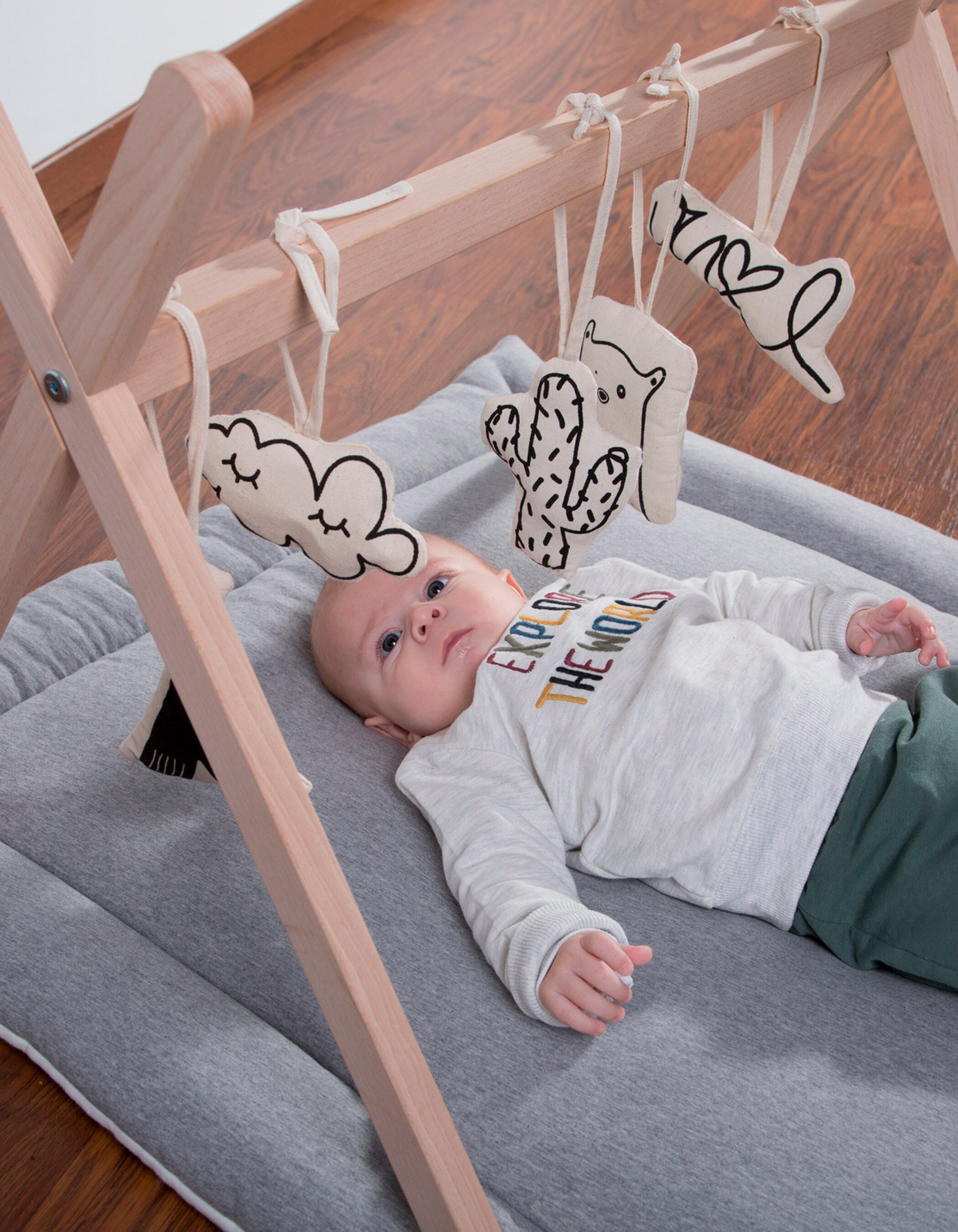 Spielbogen Tipi Gym aus naturlicher Buche CHILDHOME IKKS