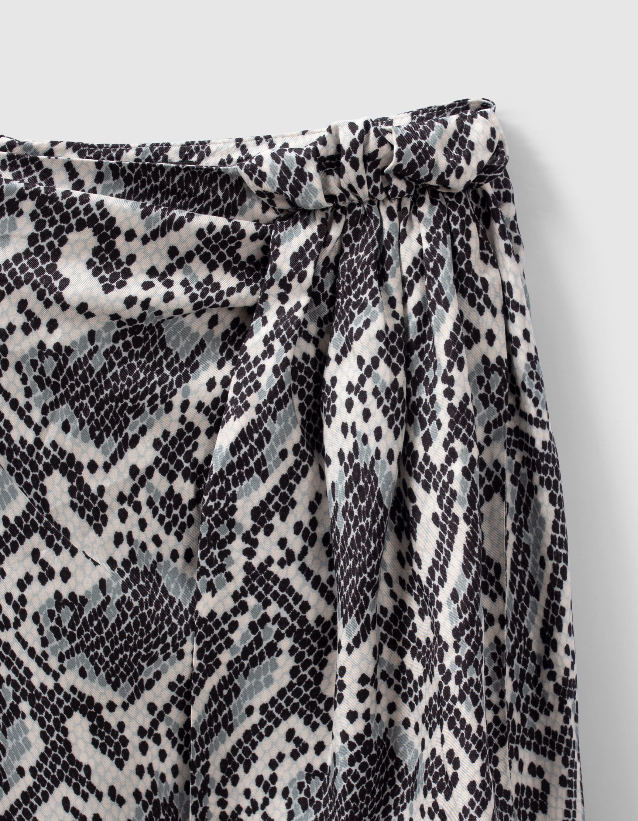 Jupe imprimé deals serpent zara