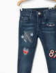 Jean skinny bleu, décors broderies et patchs fille-3
