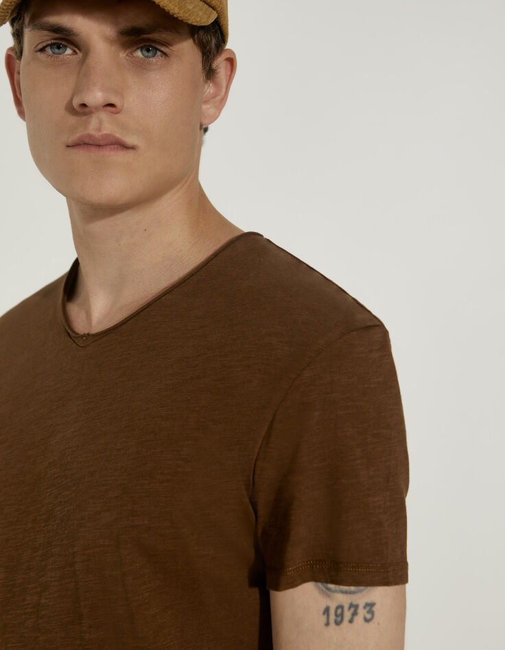 Camiseta L'Essentiel tabaco cuello V Hombre-2