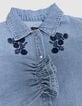 Camisa vaquera azul con bordado para ni&ntilde;a-5