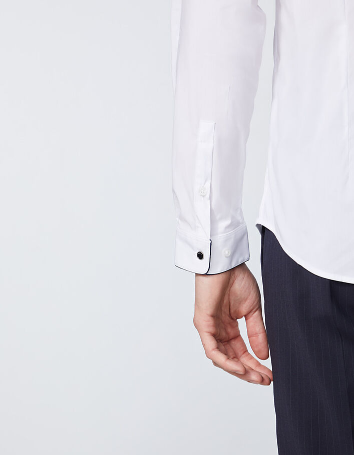 Weißes SLIM-Herrenhemd mit marineblauer Paspel - IKKS