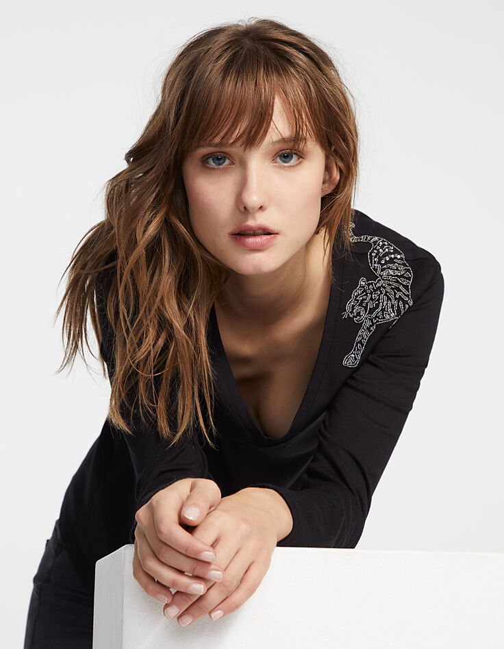 Women’s black embroidered shoulder long-sleeve T-shirt-1
