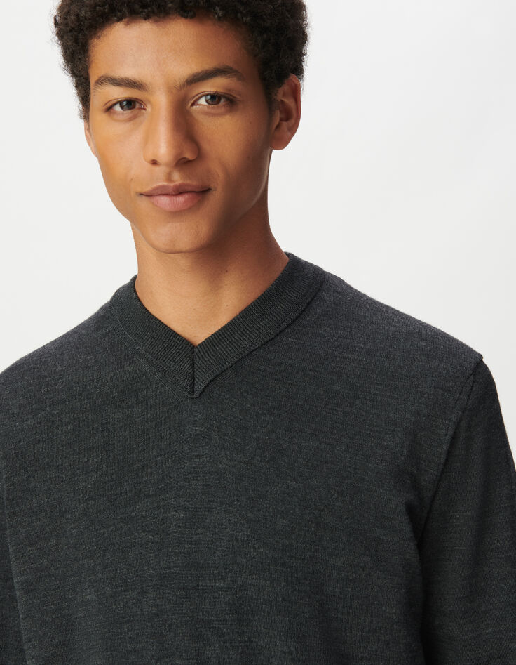Men’s grey fine-knit wool V-neck sweater-4 Men’s grey fine-knit wool V-neck sweater-4