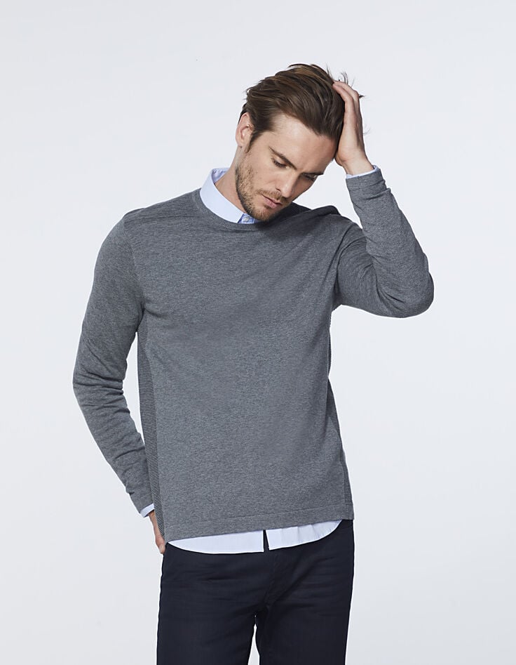 Men’s dark grey knit sweater+texture on back-2