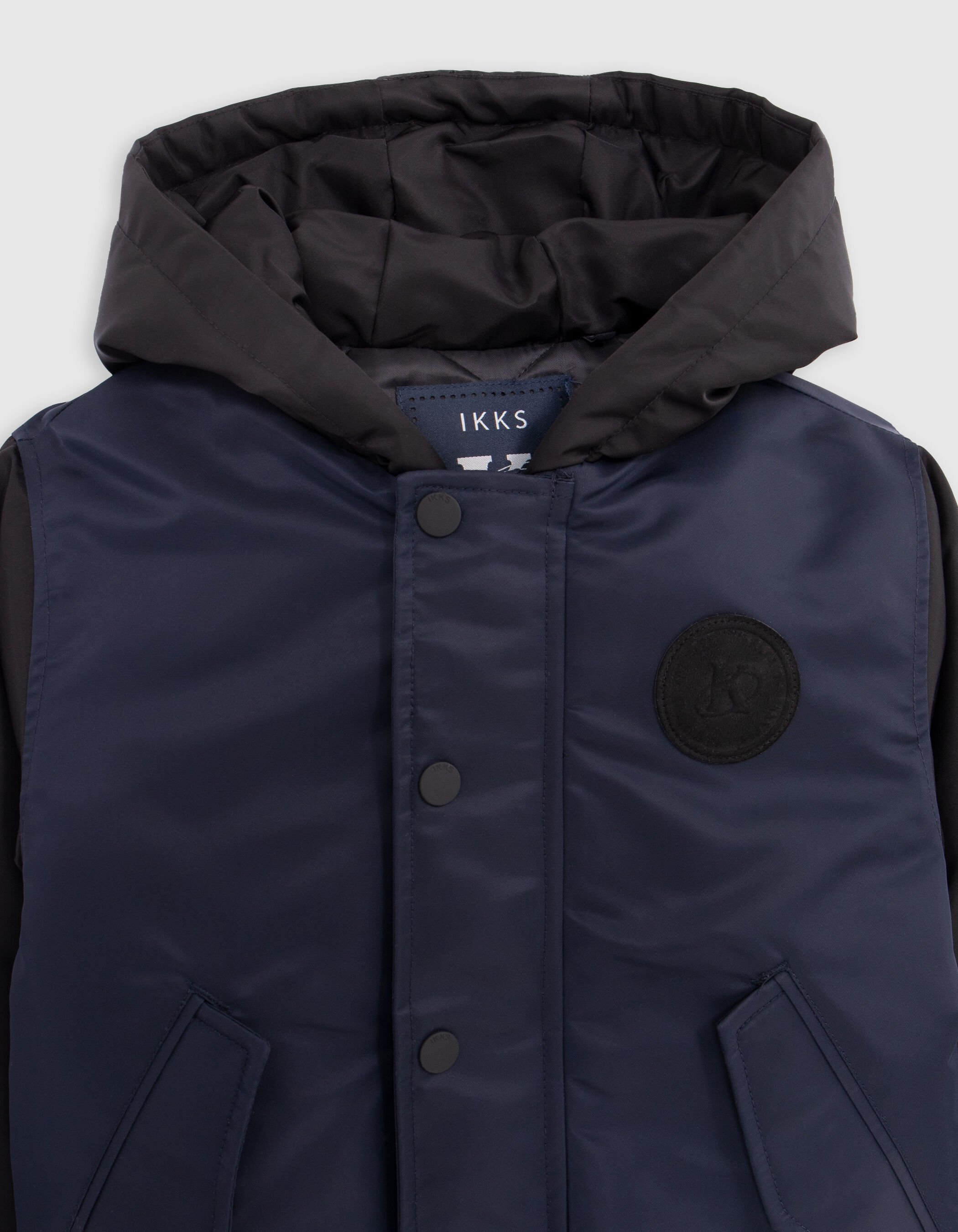 Blouson marine capuche et manches noires garcon IKKS