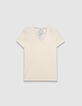 Camiseta blanca cuello V delante y detrás-1