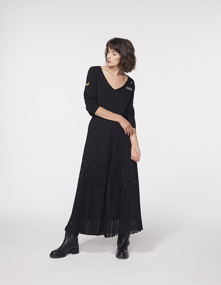 Pull col V noir apport viscose badges bijoux femme-6