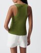Dames-tanktop in groene ribtricot met visgraatborduursel op de rug-3