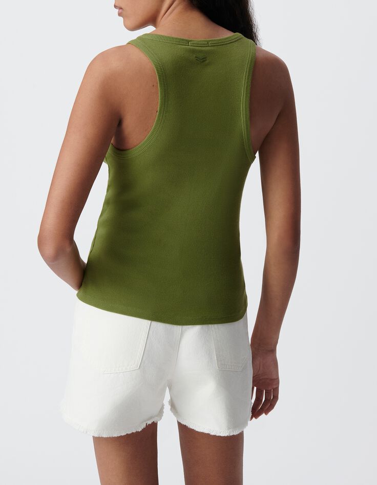 Dames-tanktop in groene ribtricot met visgraatborduursel op de rug-3