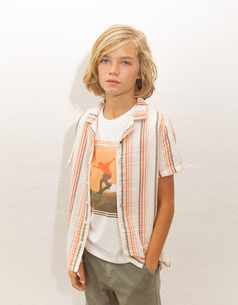 Cremeweißes Jungenhemd mit Streifen in Khaki und Orange