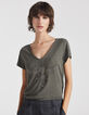Tee-shirt col V kaki métallisé visuel tête de mort femme-1