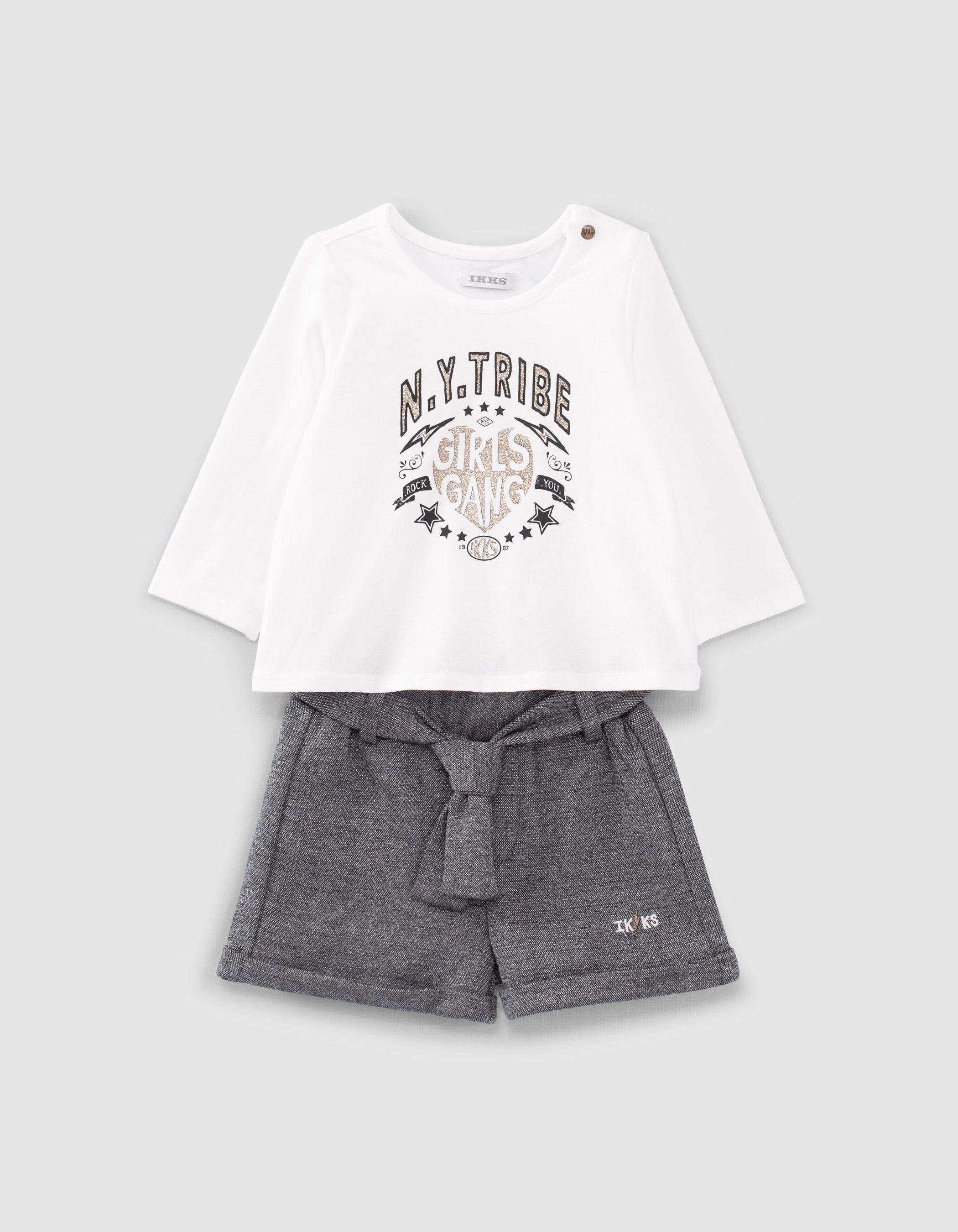 Outfit short gris 2025
