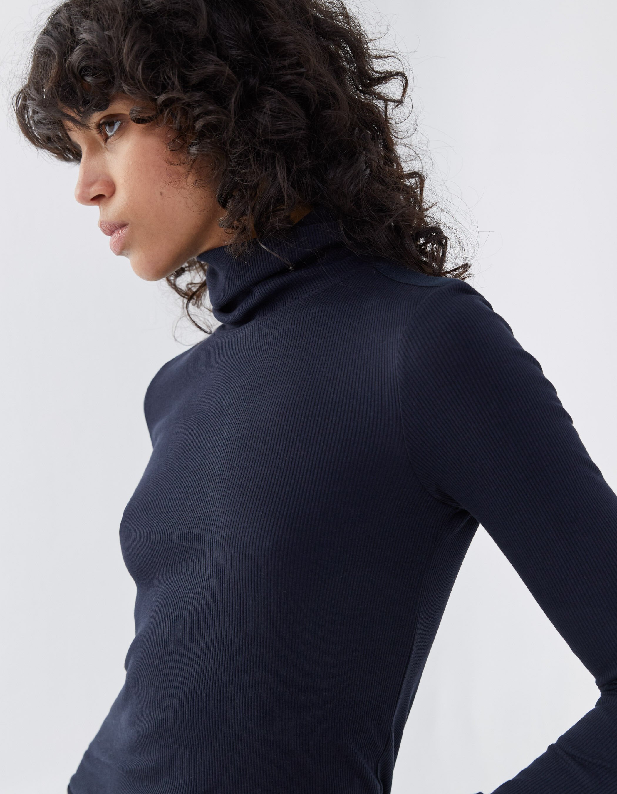 Camiseta cuello alto azul marino mujer new arrivals