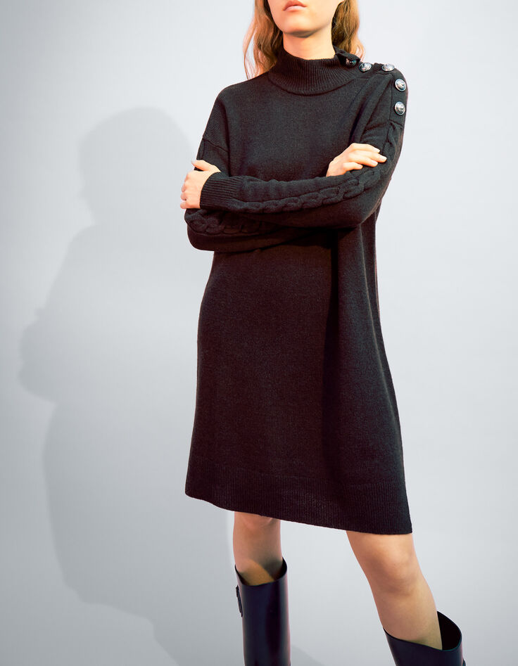 Schokoladebraunes Damenstrickkleid mit gravierten Knöpfen-1