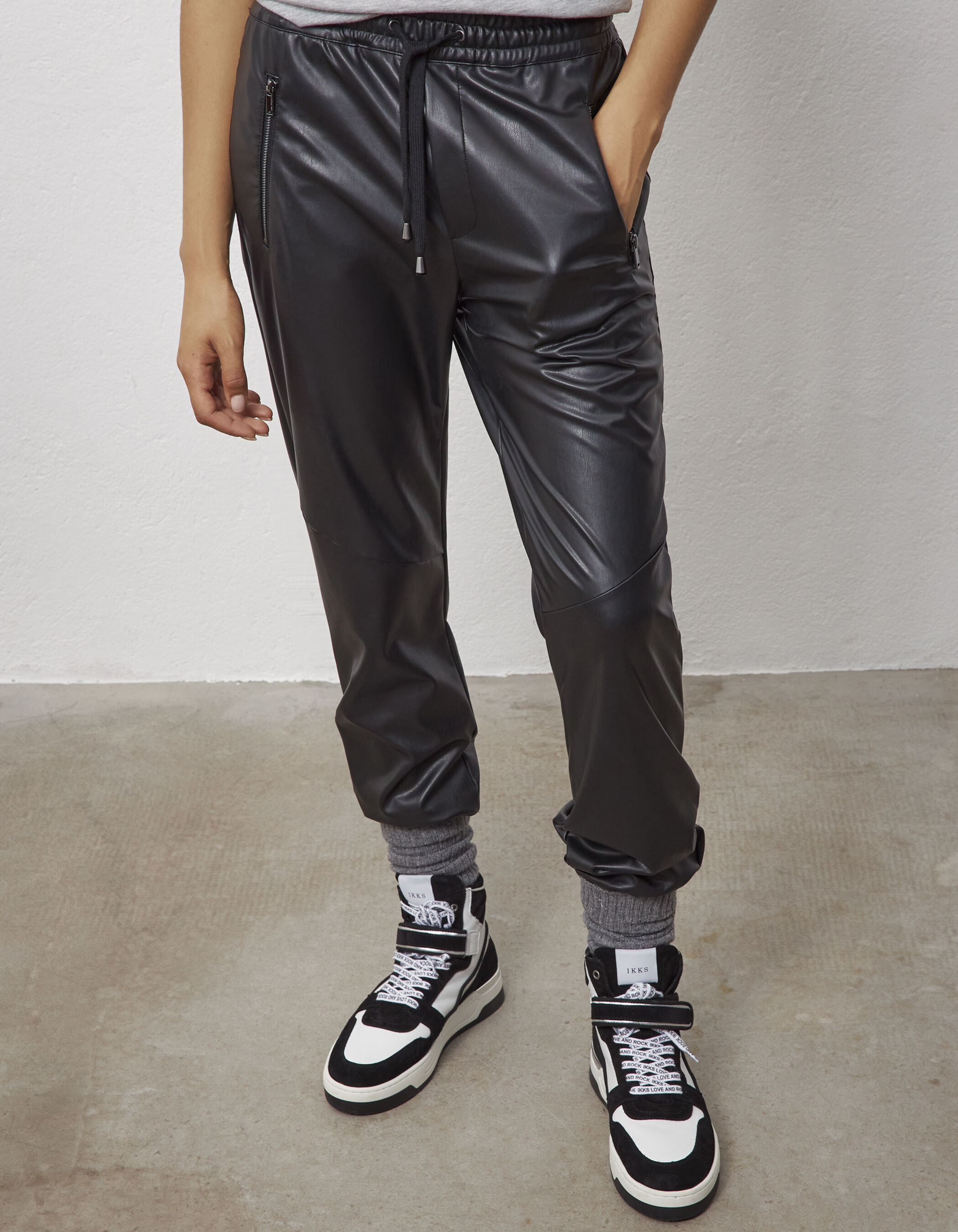 Pantalon simili cuir coupe jogging elastique en bas femme IKKS